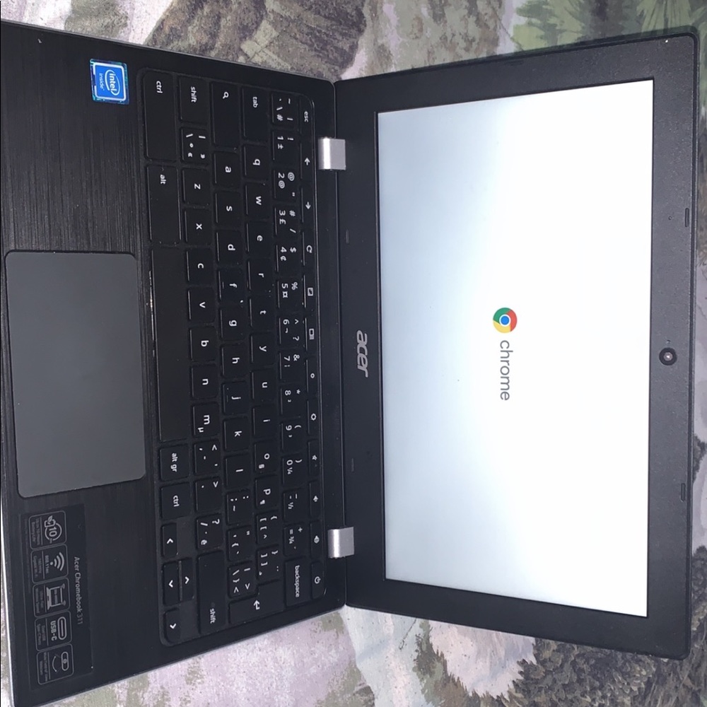 Acer 14" Chromebook, 32 GB Flash Memo, hardly used 10/10 condition